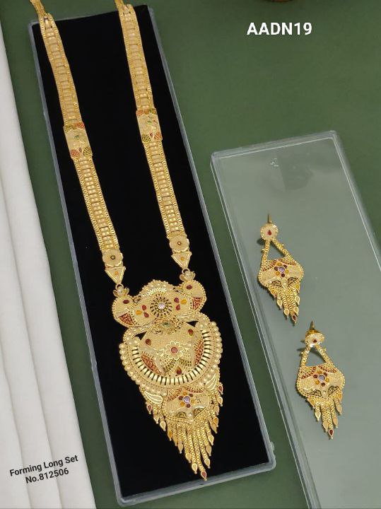 Women-Forming-Necklace set