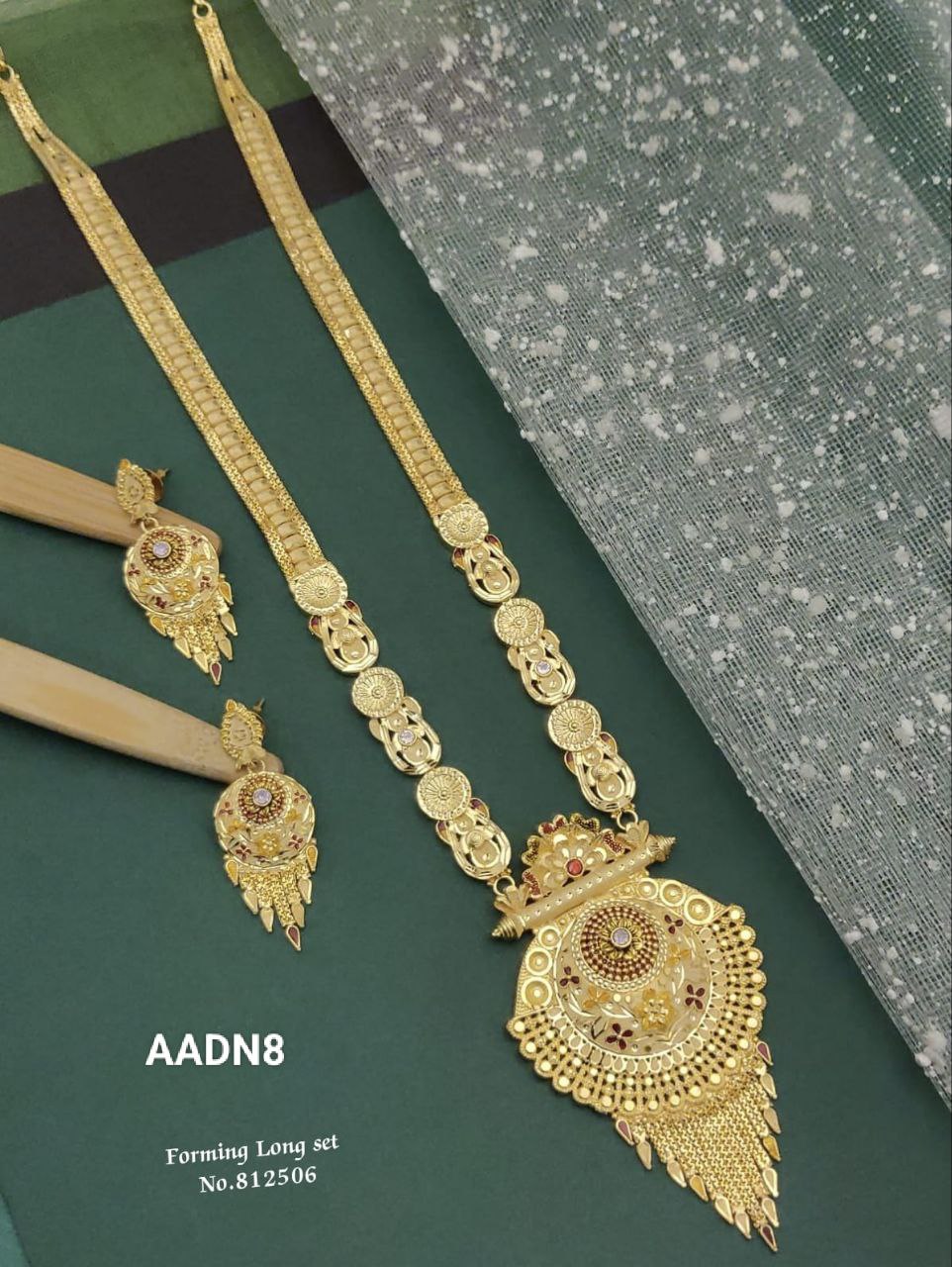 Women-Forming-Necklace set